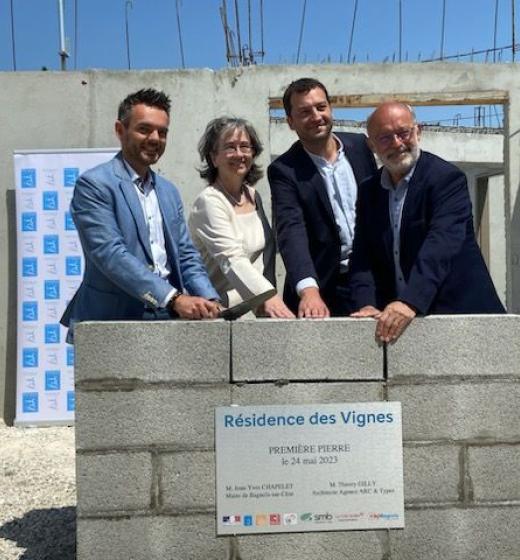 1685001532102.jpg pose de première pierre résidence des vignes