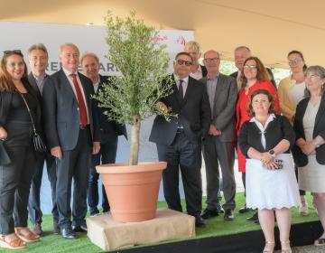 pose premier arbre fjt blagnac - La Cité Jardins